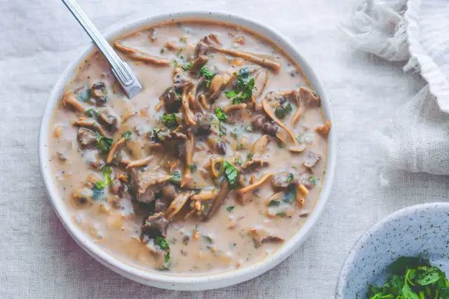 Jak zrobić sos z grzybów leśnych, który zachwyci smakiem i aromatem