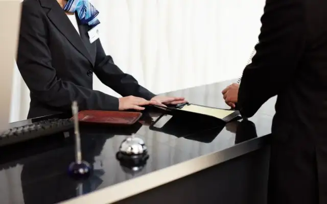 Nocleg jaki VAT: poznaj stawki i ukryte koszty noclegów