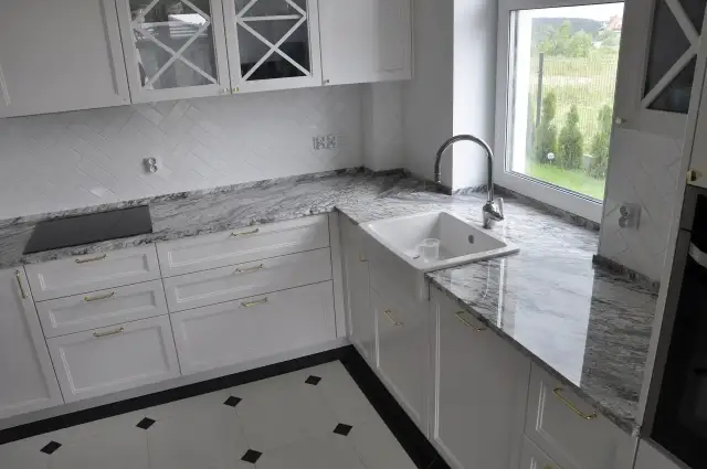 Jaki blat do kuchni? Opinie z forum o granitach, konglomeratach i laminatach