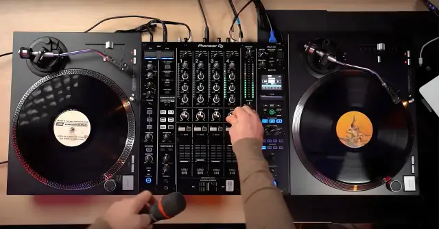 DJ set co to? Poznaj tajniki i emocje związane z występami DJ-ów