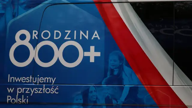 800 plus: Zasady, wnioski, terminy Kompletny przewodnik PiS