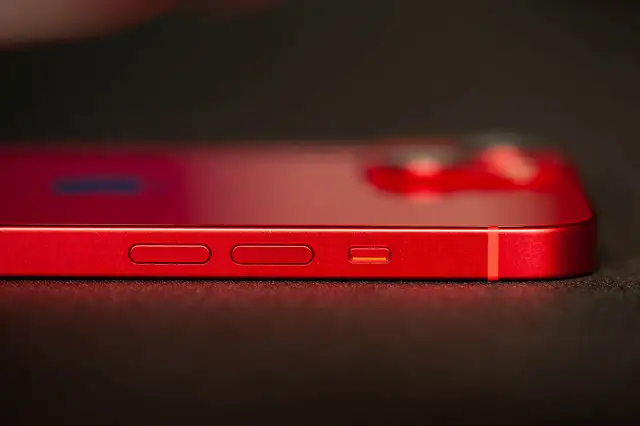 iPhone 13 NFC: Nie szukaj włącznika! Płać i automatyzuj