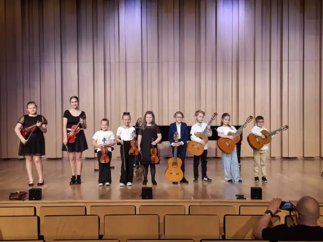 Wysokiej jakości podkład muzyczny do choinko piękna jak las na występ