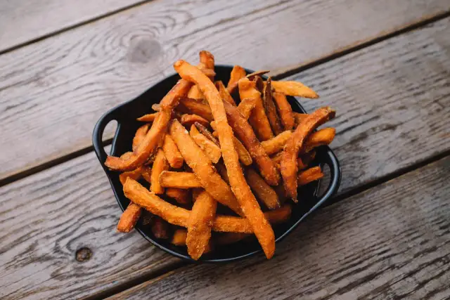 Ile piec frytki w frytkownicy beztłuszczowej, aby były idealne?