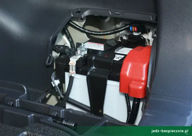 Prius nie odpala? Znajdź akumulator 12V i uruchom go!