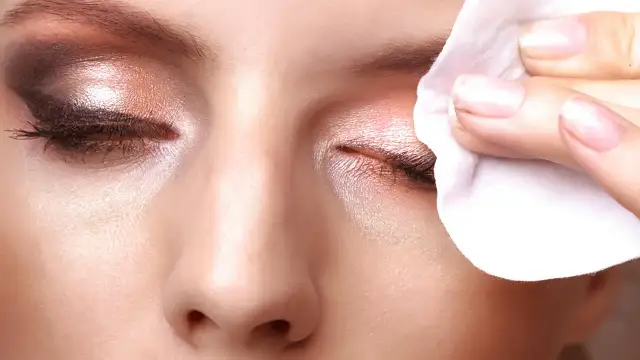 Augen-Make-up-Entferner: So schützen Sie Wimpern & Haut effektiv