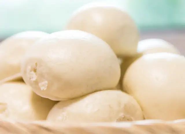 Ile gotować kluski na parze, aby były idealnie miękkie i smaczne