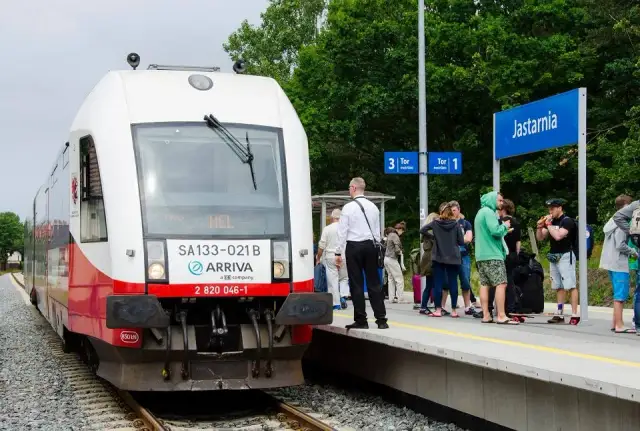Jak dojechać do Jastarni pociągiem - szybkie trasy i praktyczne porady