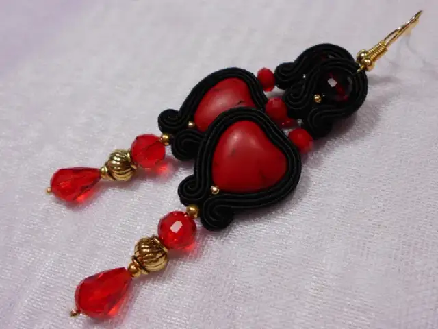 Jak zrobić kolczyki z sutaszu - proste kroki do pięknych efektów