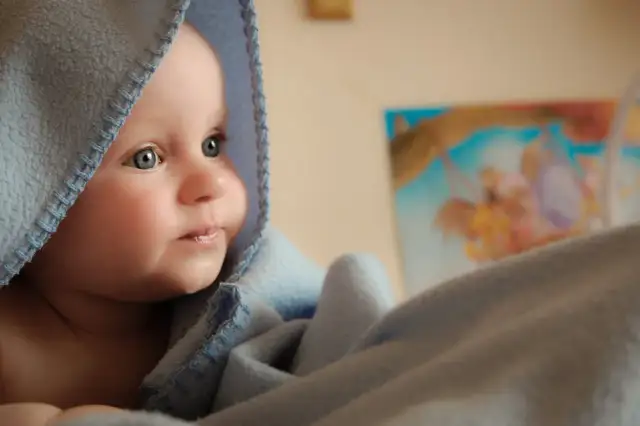 Spokojny sen: Jak bezpiecznie otulać dziecko otulaczem? Krok po kroku