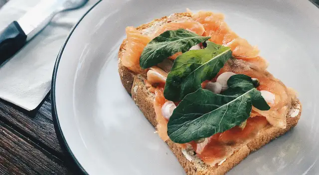 Jakie przekąski do whisky? Odkryj idealne połączenia smakowe