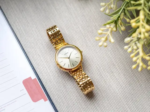 Zegarki damskie Lorus na bransolecie – elegancja i funkcjonalność w jednym