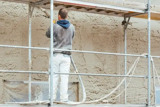 Jaki tynk gipsowy maszynowy wybrać? Odkryj jego zalety i wady