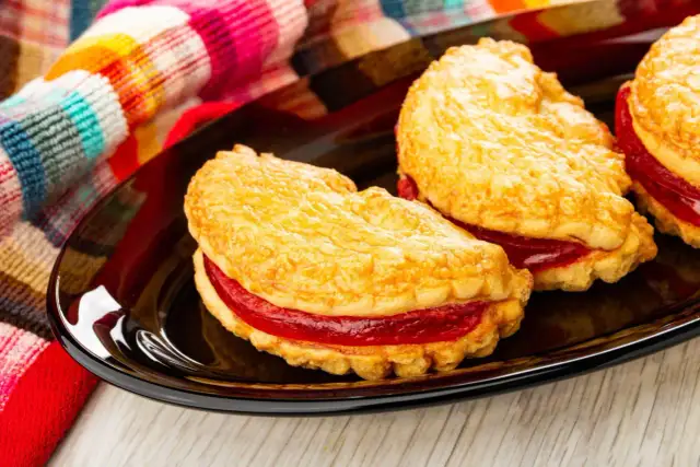 Jak zrobić ciastka kruche w prosty sposób - pyszny przepis na każdą okazję