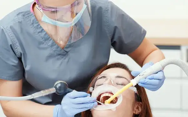 Ile godzin trzyma znieczulenie u dentysty? Sprawdź, co musisz wiedzieć