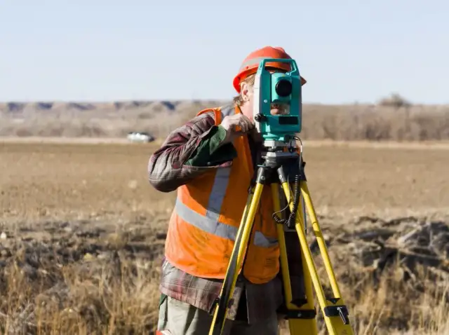 Geodeta: Kiedy jest niezbędny i jak go wybrać?