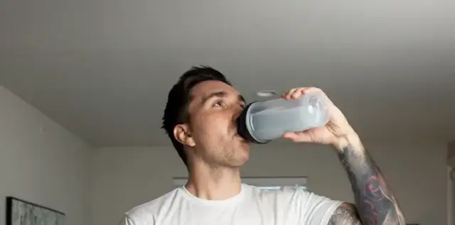 Optymalny czas na przedtreningówkę: Maksymalna moc, zero skutków