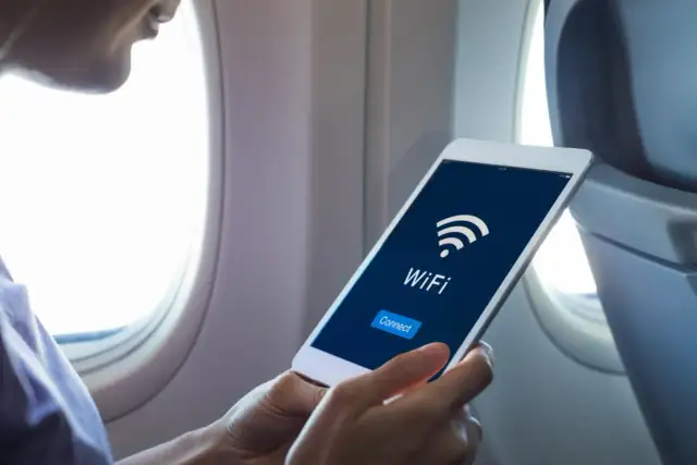Wi-Fi w Ryanair: Jest czy nie? Jak mądrze latać bez internetu