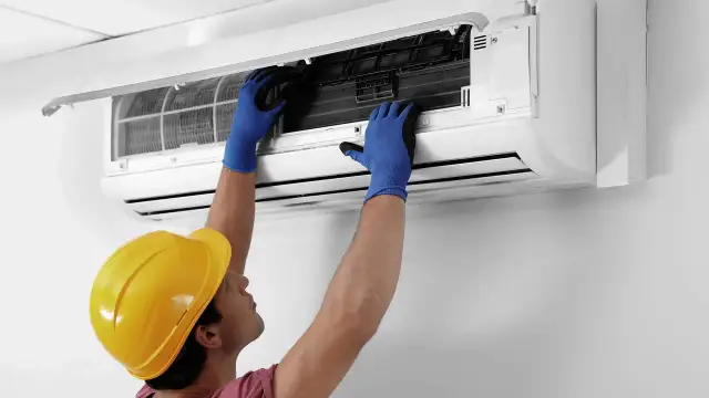 Ile kosztuje klimatyzacja do mieszkania w bloku? Sprawdź ceny i opcje
