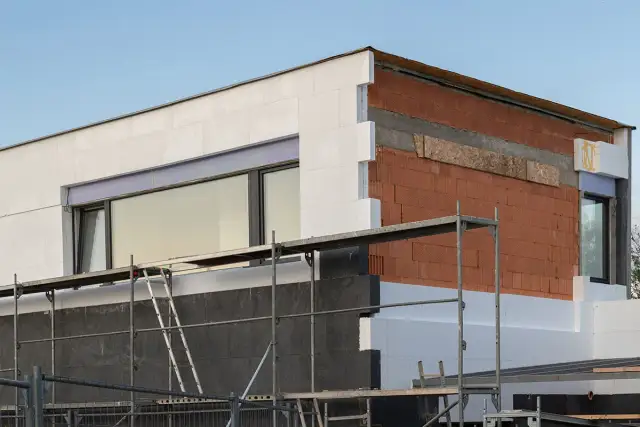 Wełna czy styropian w szkieletówce? Ekspert radzi, co wybrać