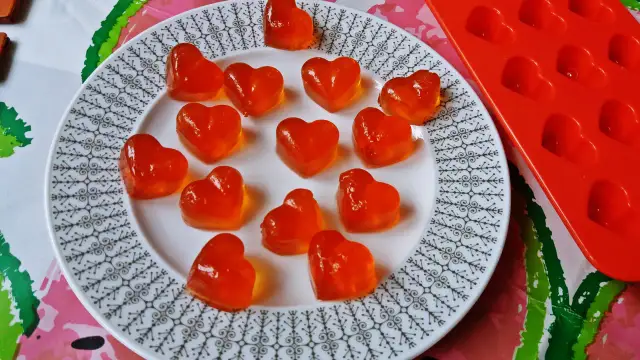 Domowe żelki z galaretki: prosty przepis i zdrowe alternatywy