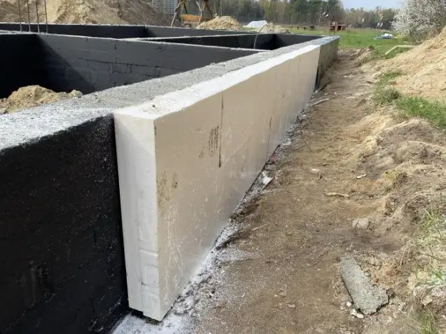 Ocieplenie fundamentów: Kompletny poradnik krok po kroku. Czy warto?