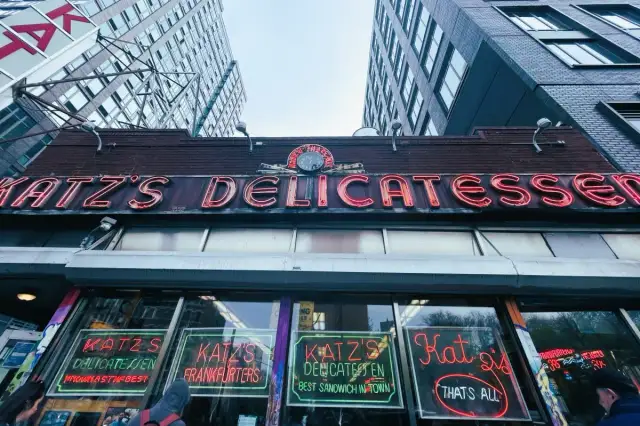 Gdzie zjeść w Nowym Jorku? Odkryj najlepsze miejsca i smaki