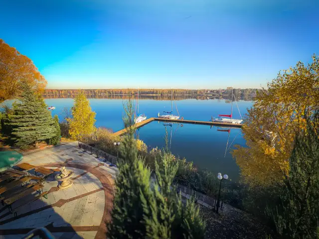 Śląsk: Hotele nad jeziorem. Gdzie wypocząć i aktywnie spędzić czas?