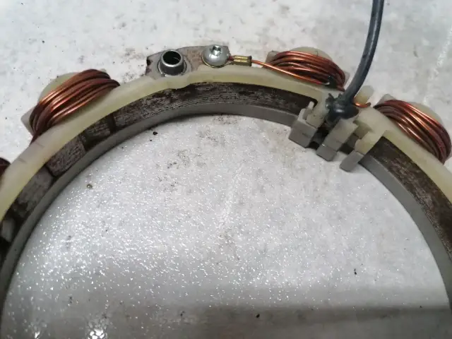 Silnik z kosiarki i alternator? Zrób własny generator 12V/230V!