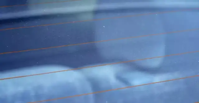 Ogrzewanie tylnej szyby nie działa? Napraw to sam! Poradnik