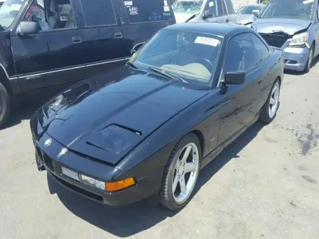 BMW 850 CSi – niezwykłe osiągi i historia, które musisz poznać