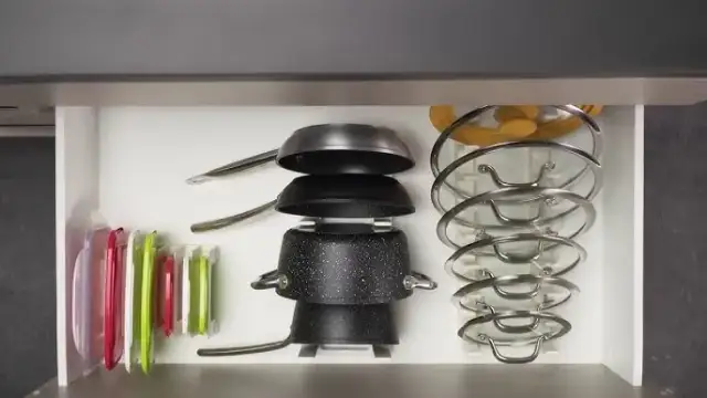 Jak układać garnki w szafce, aby zaoszczędzić miejsce i czas