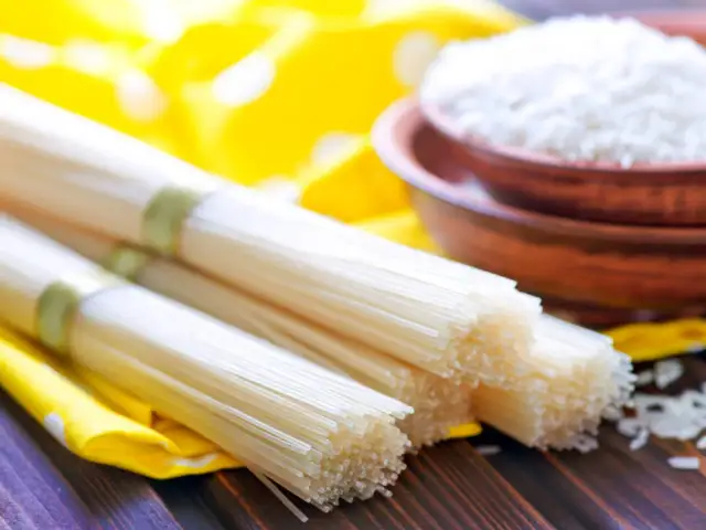 Czy makaron ryżowy ma gluten? Odkryj prawdę o jego składzie
