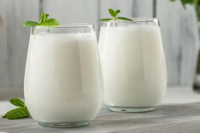 Czy maślanka jest dietetyczna? Sekrety odchudzania i zdrowia!