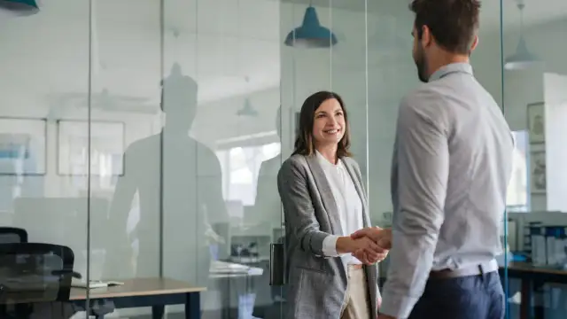 Czy spółka komandytowa może zatrudniać pracowników? Poznaj prawne aspekty zatrudnienia