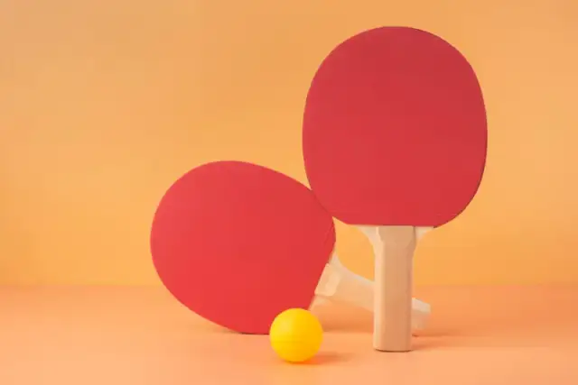 Czy ping pong i tenis stołowy to to samo? Odkryj różnice i podobieństwa