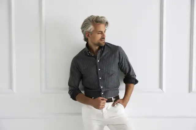 Czarna koszula męska z czym nosić - najlepsze stylizacje na każdą okazję