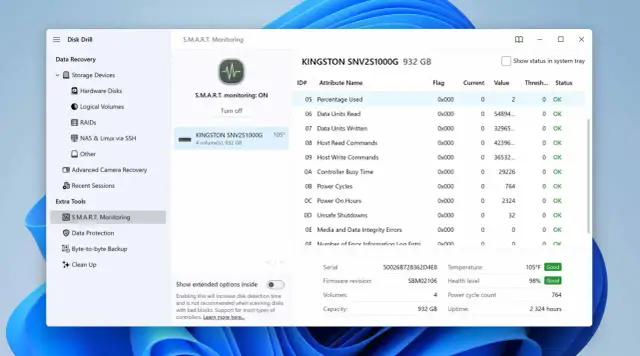 Monitorowanie S.M.A.R.T. dysku Kingston SNV2S1000G 932 GB. Widoczne dane o stanie dysku, temperaturze i poziomie zdrowia.
