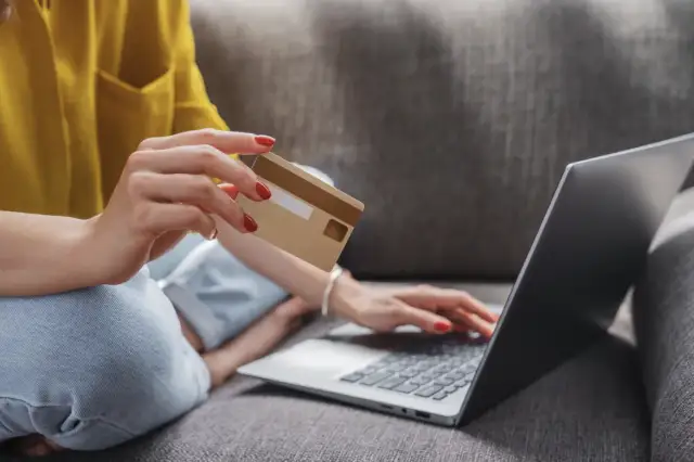 Jak Działają Sklepy w Platformach Gier Online: Wymiana Punktów Lojalnościowych na Nagrody i Przywileje