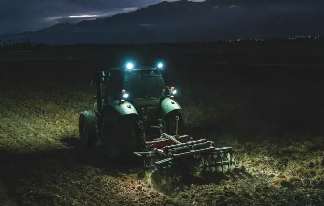 Ciągnik używany 120 KM: Jak wybrać najlepszy i nie przepłacić?