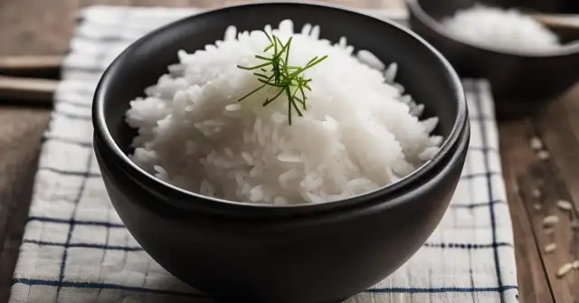 Jak ugotować sypki ryż? Sprawdzone proporcje i triki!
