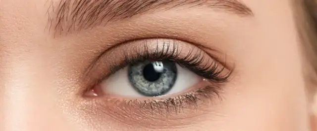 Od czego wypadają rzęsy? Poznaj przyczyny i sposoby na zdrowe rzęsy