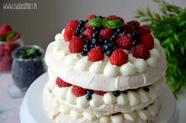 Perfekcyjny tort bezowy? Poznaj tajniki i unikaj błędów!