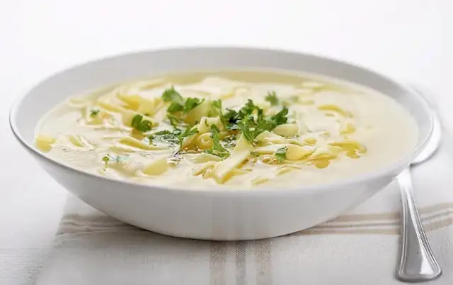 Czy rosół jest naprawdę polski? Historia i sekrety tradycji