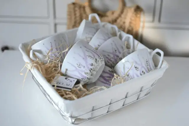 Jak zapakować filiżanki na prezent i zaskoczyć obdarowaną osobę