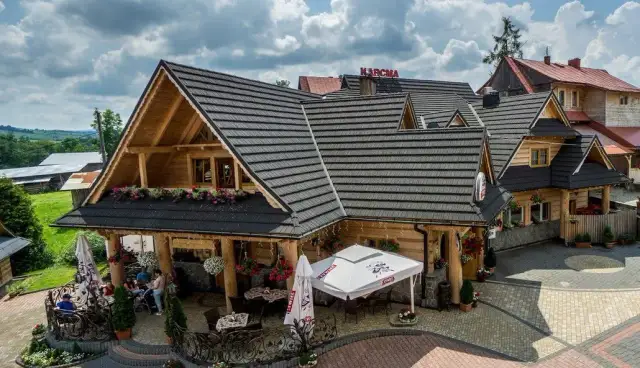 Gdzie zjeść w Białce Tatrzańskiej? Odkryj najlepsze smaki Podhala!