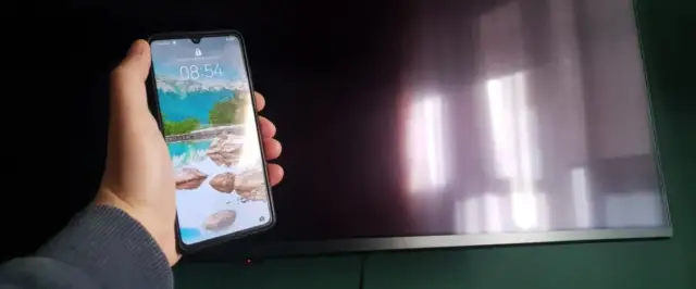 Jak łatwo podłączyć telefon do telewizora - sprawdź metody i porady