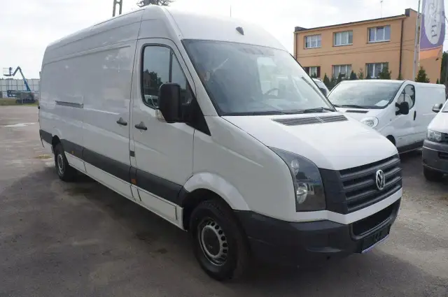 Biały Volkswagen Crafter L3H2, idealny do transportu. Poznaj jego wymiary i możliwości.