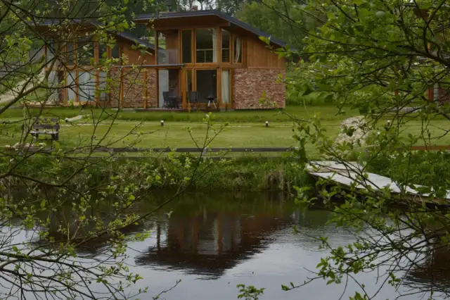 Domki nad jeziorem Podkarpackie: Jak wybrać idealny na urlop?