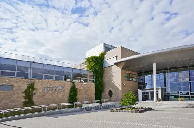 Uniwersytet im. Adama Mickiewicza w Poznaniu - lokalizacja i oferta edukacyjna